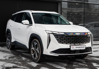 Подержанный автомобиль Geely Atlas 2024 года (3 фото)