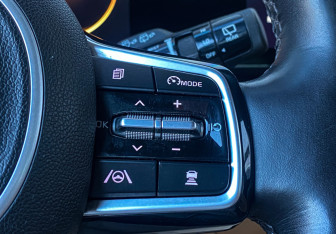 Подержанный автомобиль Kia Carnival 2022 года (32 фото)