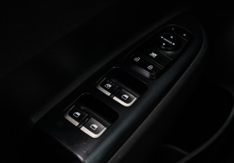 Подержанный автомобиль Kia Rio Hatchback 2021 года (13 фото)