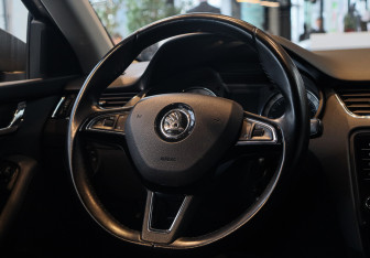 Подержанный автомобиль Skoda Octavia Liftback 2018 года (19 фото)