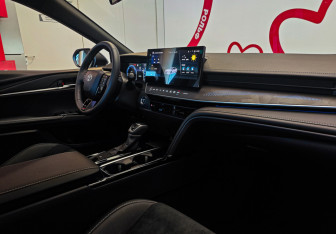Подержанный автомобиль Toyota Camry Sedan 2025 года (7 фото)
