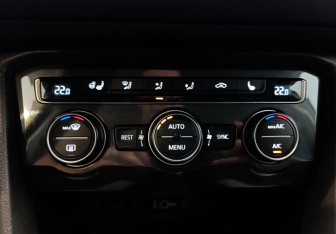 Подержанный автомобиль Volkswagen Tiguan 2020 года (16 фото)