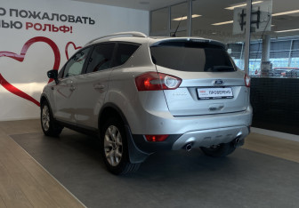 Подержанный автомобиль Ford Kuga 2010 года (6 фото)