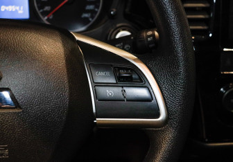 Подержанный автомобиль Mitsubishi Outlander 2022 года (18 фото)