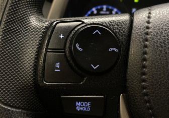 Подержанный автомобиль Toyota RAV4 2016 года (20 фото)