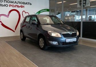 Подержанный автомобиль Skoda Fabia Hatchback 2012 года (3 фото)