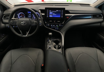 Подержанный автомобиль Toyota Camry Sedan 2021 года (11 фото)