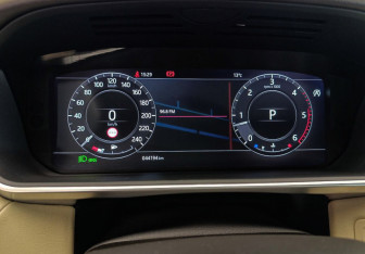 Подержанный автомобиль Land Rover Range Rover Sport 2018 года (23 фото)