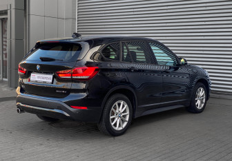 Подержанный автомобиль BMW X1 2020 года (6 фото)