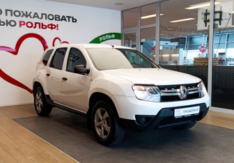 Подержанный автомобиль Renault Duster 2017 года (3 фото)