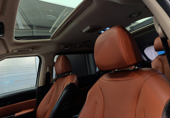 Подержанный автомобиль Kia Carnival 2021 года (16 фото)