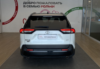 Подержанный автомобиль Toyota RAV4 2022 года (5 фото)