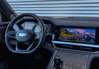 Подержанный автомобиль Geely Monjaro 2025 года (13 фото)
