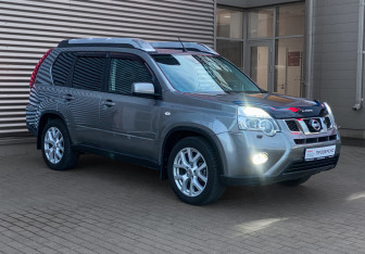 Подержанный автомобиль Nissan X-Trail 2012 года (3 фото)