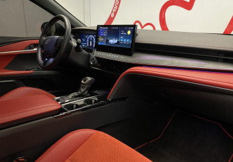 Подержанный автомобиль Toyota Camry Sedan 2024 года (7 фото)
