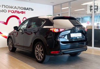 Подержанный автомобиль Mazda CX-5 2021 года (6 фото)