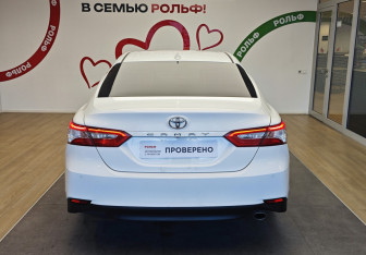 Подержанный автомобиль Toyota Camry Sedan 2018 года (5 фото)