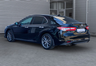 Подержанный автомобиль Toyota Camry Sedan 2023 года (7 фото)