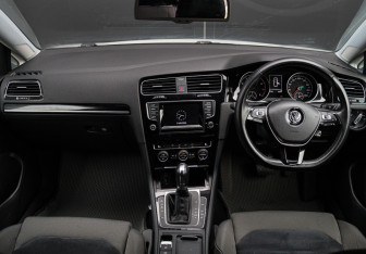 Подержанный автомобиль Volkswagen Golf Hatchback 2013 года (8 фото)