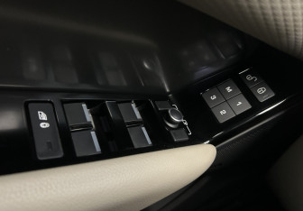 Подержанный автомобиль Land Rover Range Rover Velar 2020 года (15 фото)