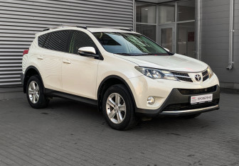 Подержанный автомобиль Toyota RAV4 2013 года (3 фото)