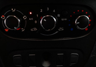 Подержанный автомобиль Renault Sandero 2022 года (10 фото)