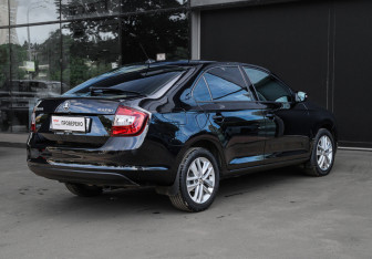 Подержанный автомобиль Skoda Rapid Liftback 2019 года (4 фото)