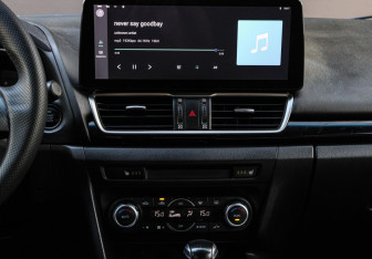 Подержанный автомобиль Mazda 3 Sedan 2015 года (10 фото)