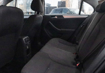 Подержанный автомобиль Volkswagen Jetta Sedan 2011 года (8 фото)