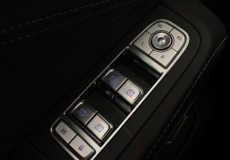 Подержанный автомобиль Hongqi H9 2023 года (29 фото)