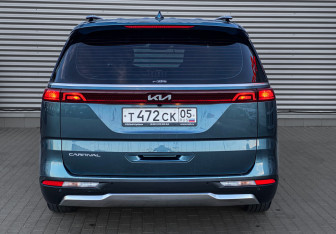 Подержанный автомобиль Kia Carnival 2021 года (6 фото)