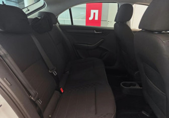 Подержанный автомобиль Skoda Rapid Liftback 2021 года (12 фото)