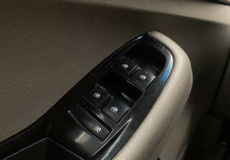 Подержанный автомобиль Chevrolet Orlando 2012 года (18 фото)