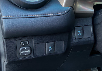 Подержанный автомобиль Toyota RAV4 2013 года (15 фото)