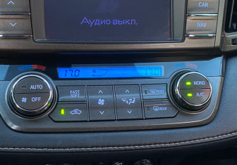 Подержанный автомобиль Toyota RAV4 2013 года (17 фото)
