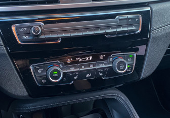 Подержанный автомобиль BMW X2 2019 года (24 фото)