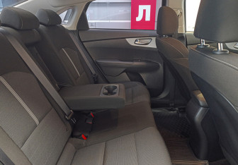 Подержанный автомобиль Kia Cerato Sedan 2021 года (8 фото)