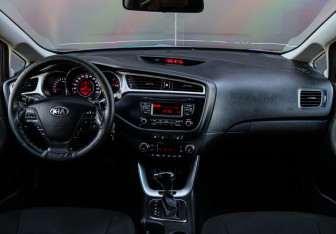 Подержанный автомобиль Kia Ceed Wagon 2017 года (9 фото)