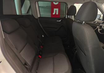 Подержанный автомобиль Skoda Yeti 2013 года (8 фото)