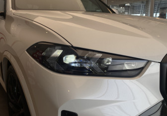 Подержанный автомобиль BMW X5 2025 года (4 фото)
