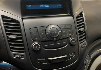 Подержанный автомобиль Chevrolet Orlando 2012 года (15 фото)