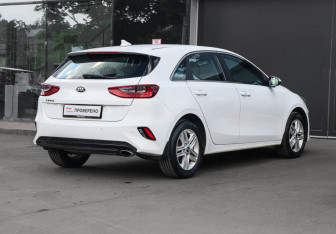 Подержанный автомобиль Kia Ceed Hatchback 2020 года (4 фото)