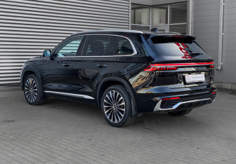 Подержанный автомобиль Geely Monjaro 2025 года (7 фото)