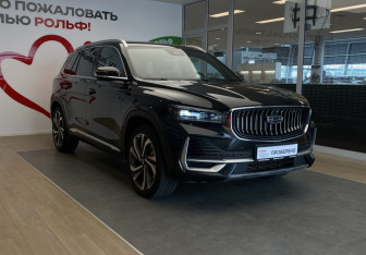 Подержанный автомобиль Geely Monjaro 2024 года (3 фото)