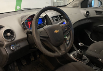 Подержанный автомобиль Chevrolet Aveo Sedan 2014 года (11 фото)