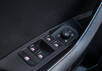Подержанный автомобиль Skoda Karoq 2021 года (28 фото)