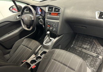 Подержанный автомобиль Citroen C4 Hatchback 2012 года (11 фото)