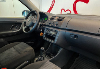 Подержанный автомобиль Skoda Fabia Hatchback 2012 года (7 фото)