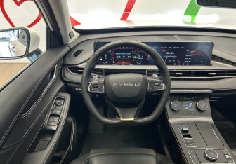 Подержанный автомобиль Exeed LX 2022 года (10 фото)