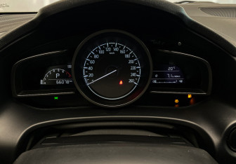 Подержанный автомобиль Mazda 3 Sedan 2017 года (17 фото)